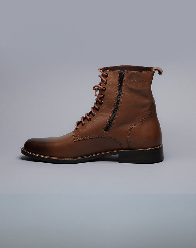 Jay Dee Brown boots With zipper on the side.